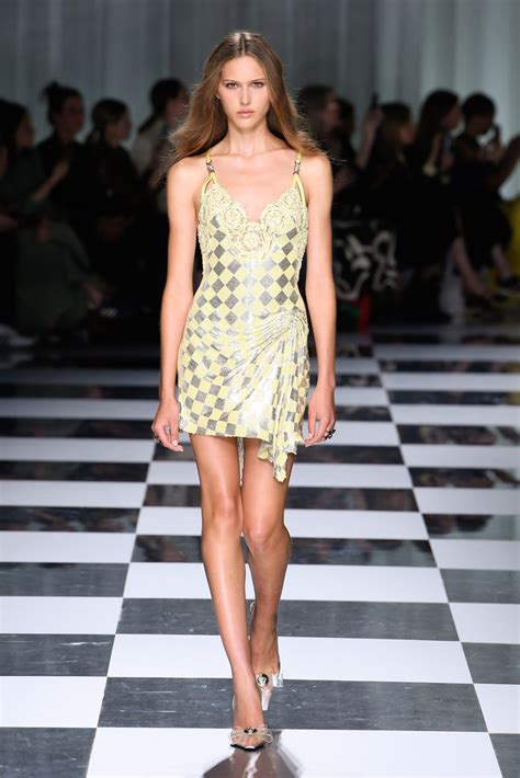 Versace Fuses The 60s And The 90s For Spring/Summer 2024